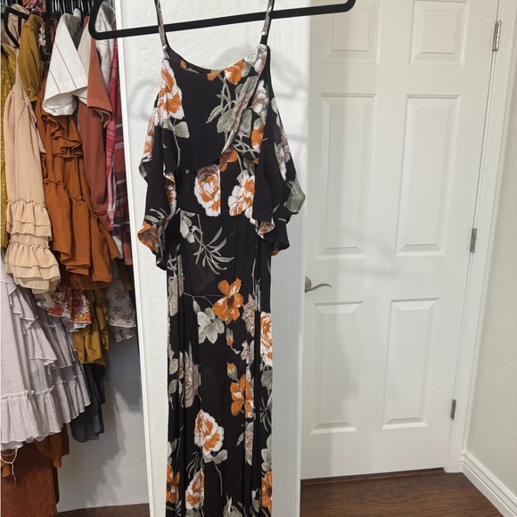 Lulu’s Black Floral Maxi Open Shoulder - Picture 5 of 7